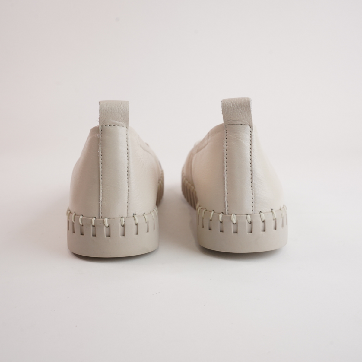 Heaton Milk/ Milk Ballet Flats - DJANGO AND JULIETTE | Shouz