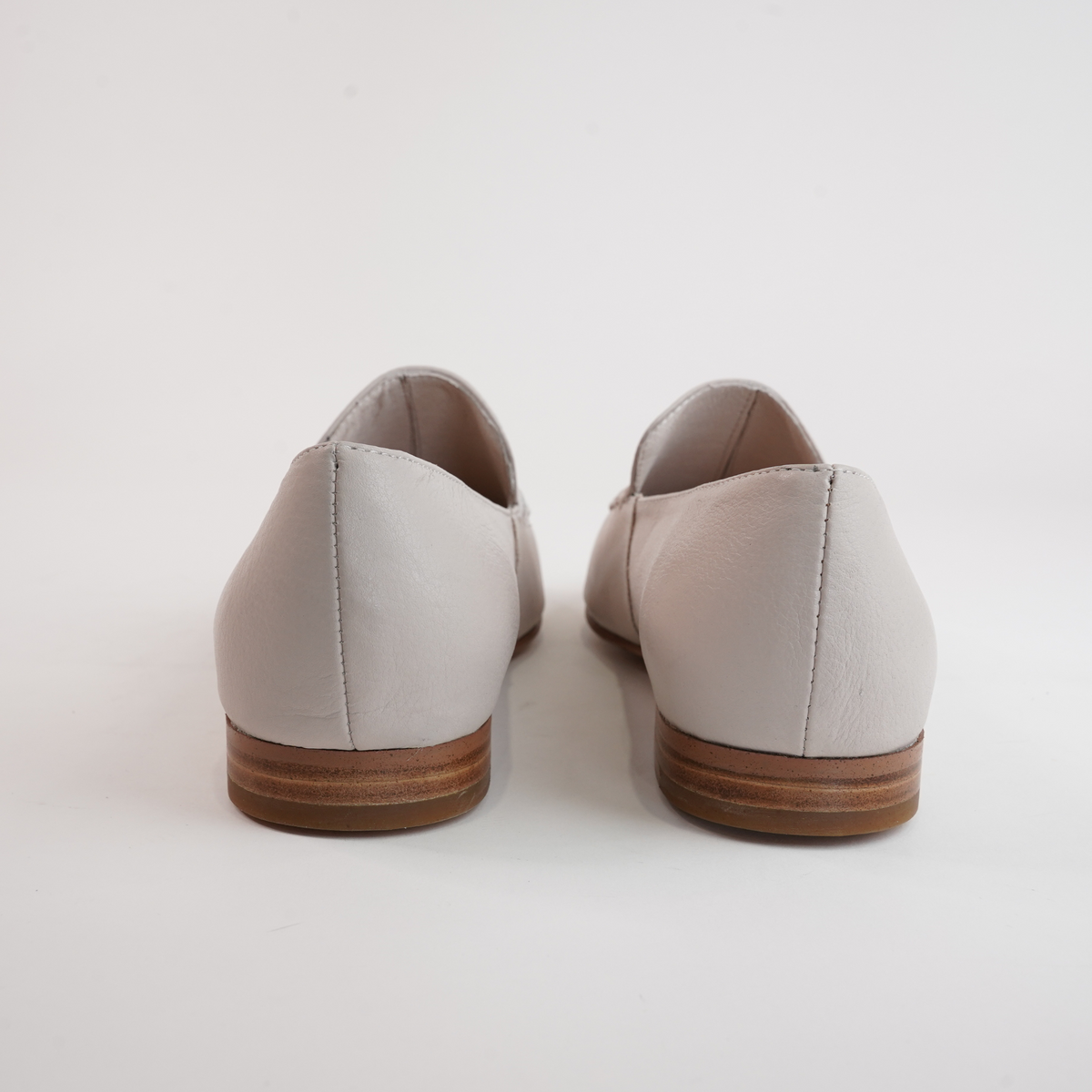 Inchic Nougat Leather Loafers - DJANGO AND JULIETTE | Shouz