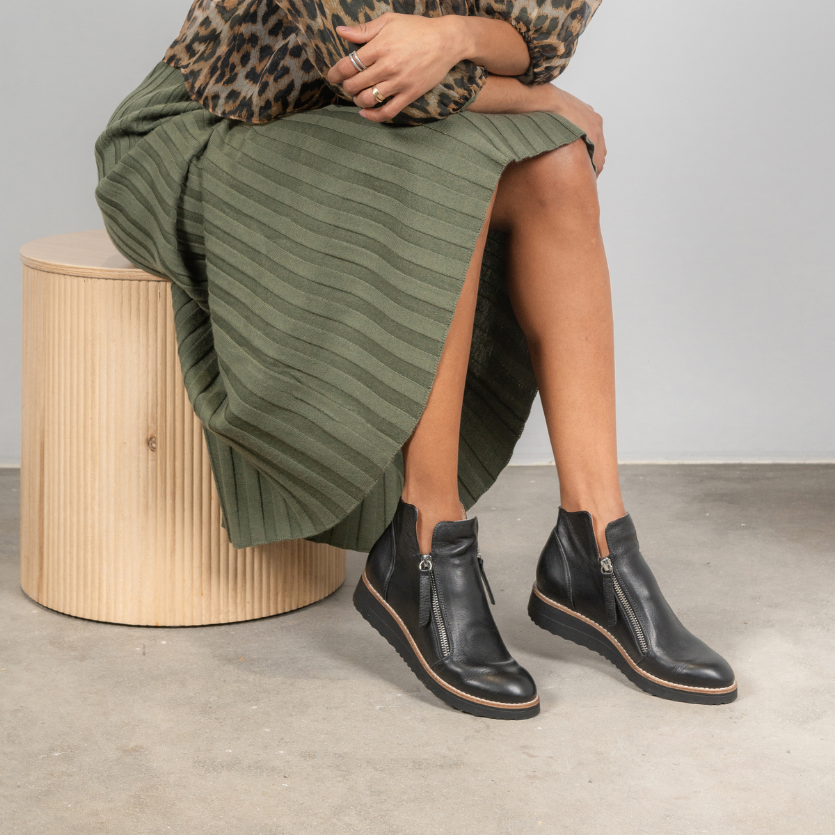 Ohmy Black/ Black Leather Ankle Boots - TOP END | Shouz