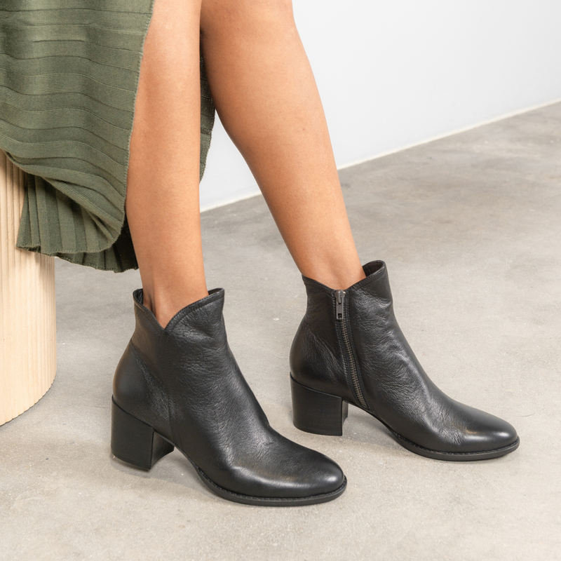 Mockas Black Leather Ankle Boots