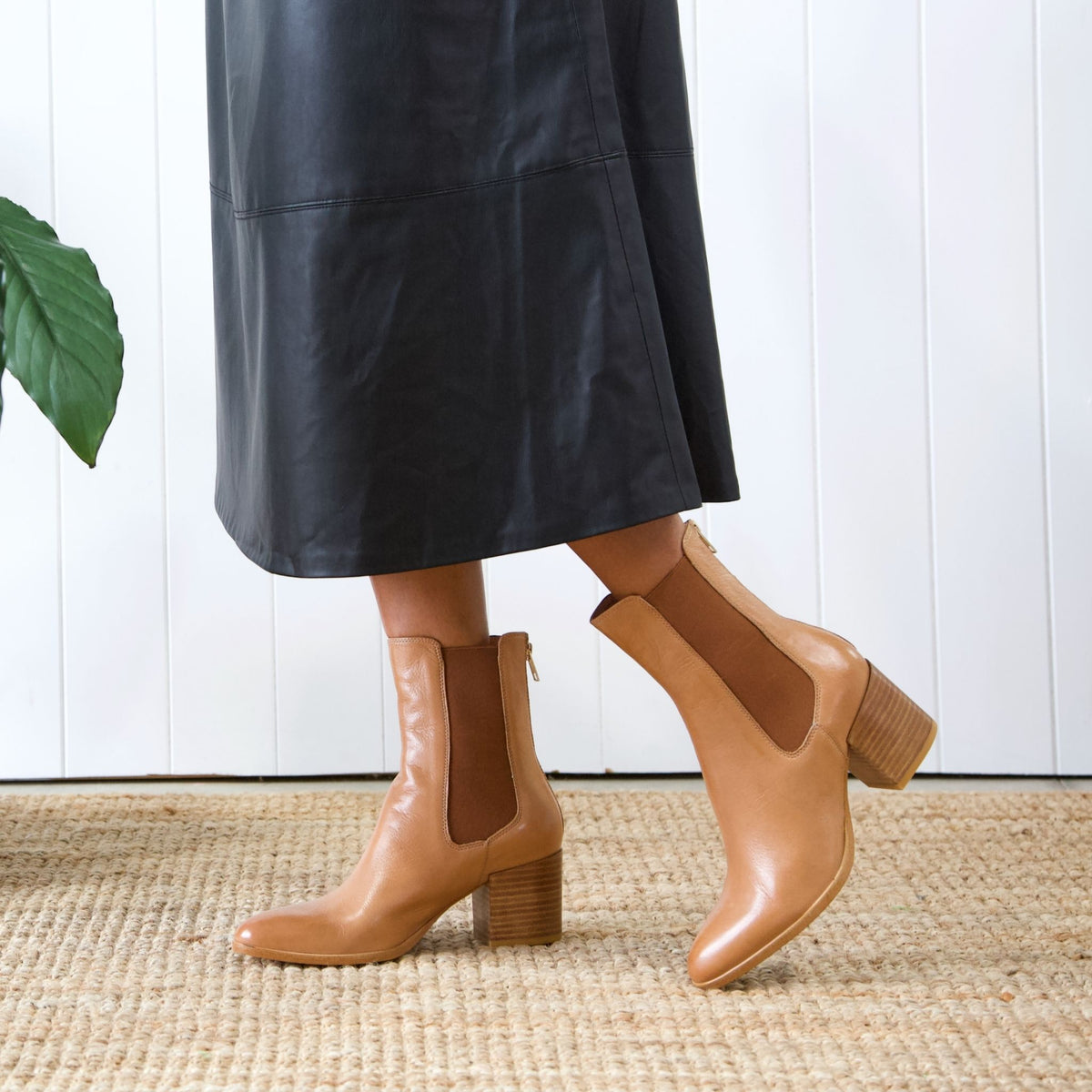 Zoltan Tan Leather Chelsea Boots
