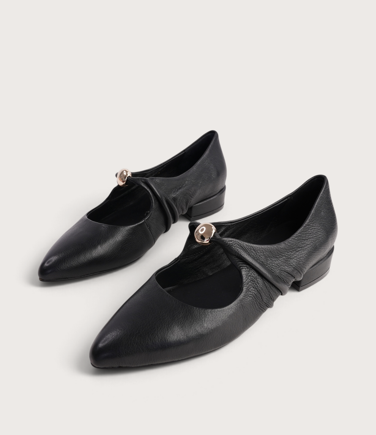Estrela Black Leather Flats - DJANGO AND JULIETTE | Shouz