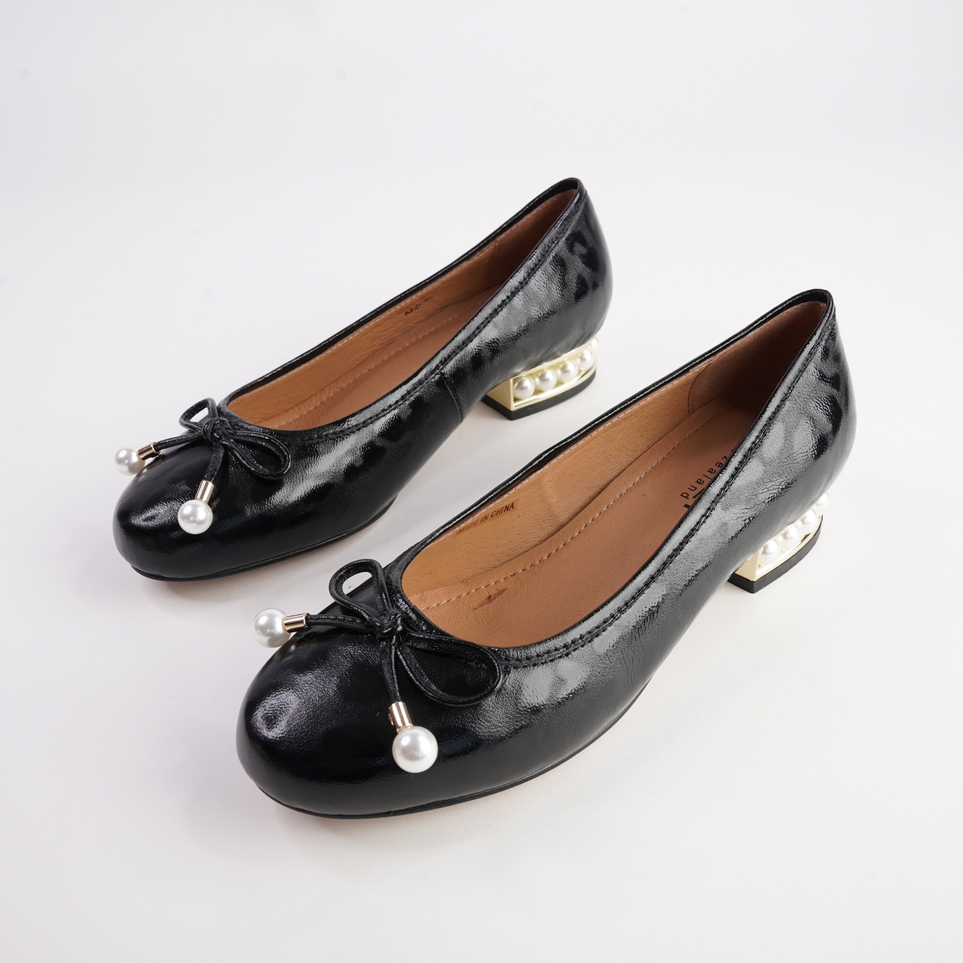Azzi Black Leather Ballet Flats - BRESLEY | Shouz