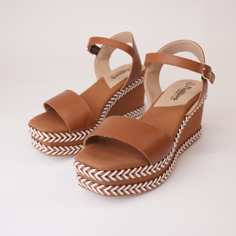 009-Cres-142 Cuero Leather Wedges