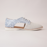 Sidecut Punch White/ Steel Blue Leather Lace Up Flats