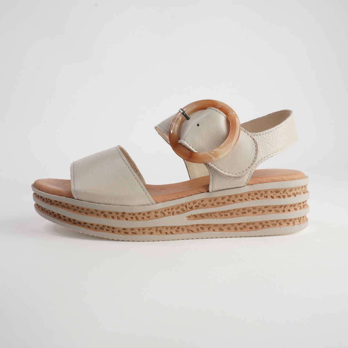 Cubbie Almond Leather Sandals - DJANGO AND JULIETTE | Shouz