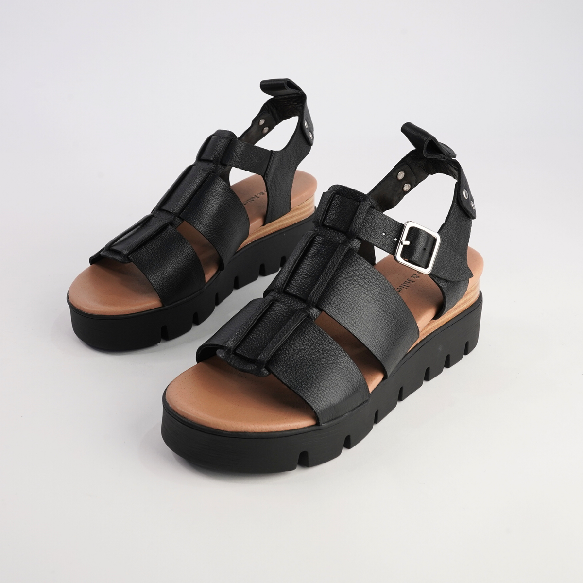Relie Black Leather Sandals - DJANGO AND JULIETTE | Shouz