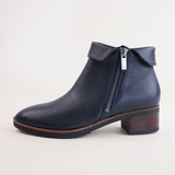 Twotimes Navy Leather Ankle Boots - DJANGO AND JULIETTE | Shouz