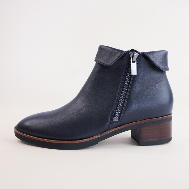 Twotimes Navy Leather Ankle Boots