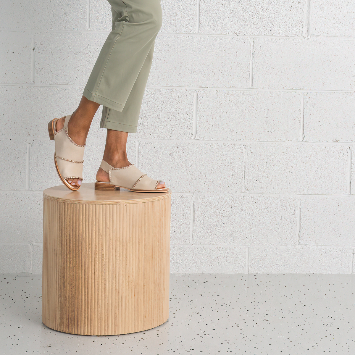 Serenade Swan/ Gold Leather Sandals - BRESLEY | Shouz