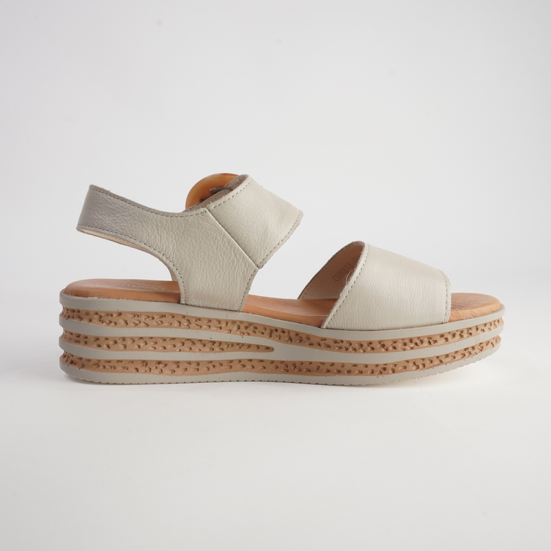 Cubbie Almond Leather Sandals