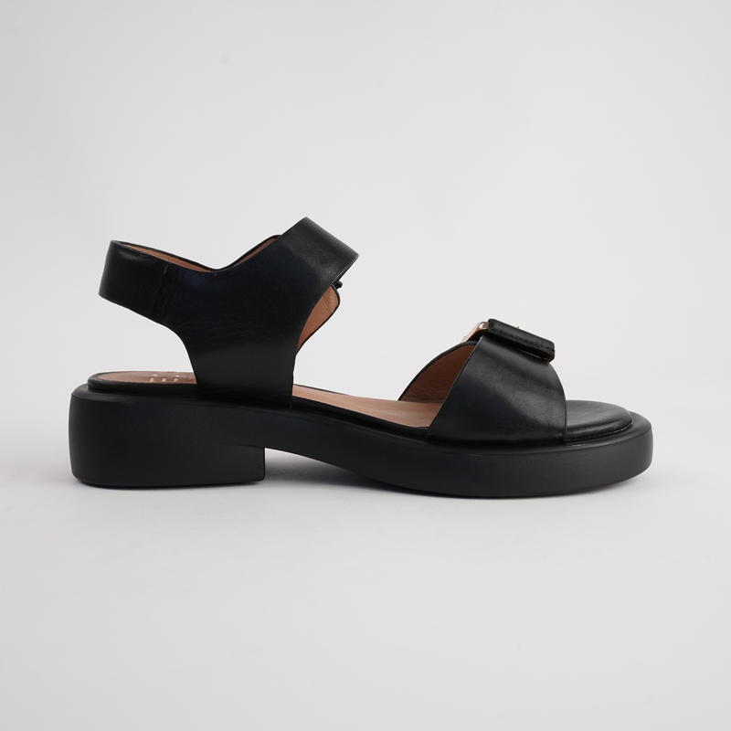 Ele Black Leather Sandals