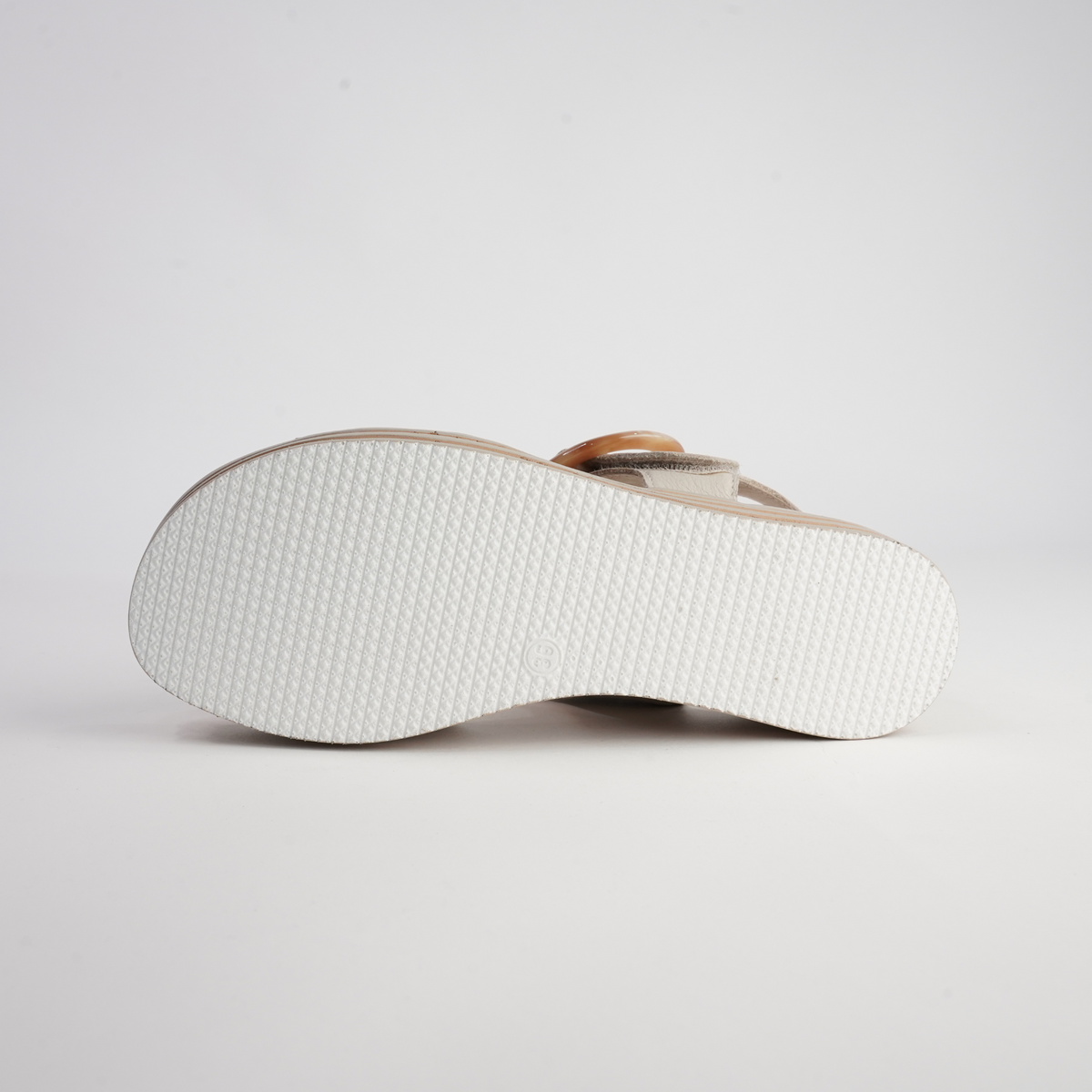 Cubbie Almond Leather Sandals - DJANGO AND JULIETTE | Shouz