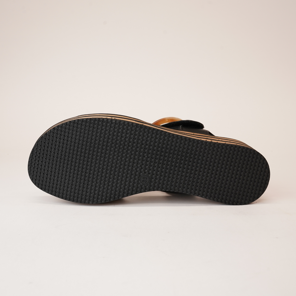 Cubbie Black Leather Sandals - DJANGO AND JULIETTE | Shouz
