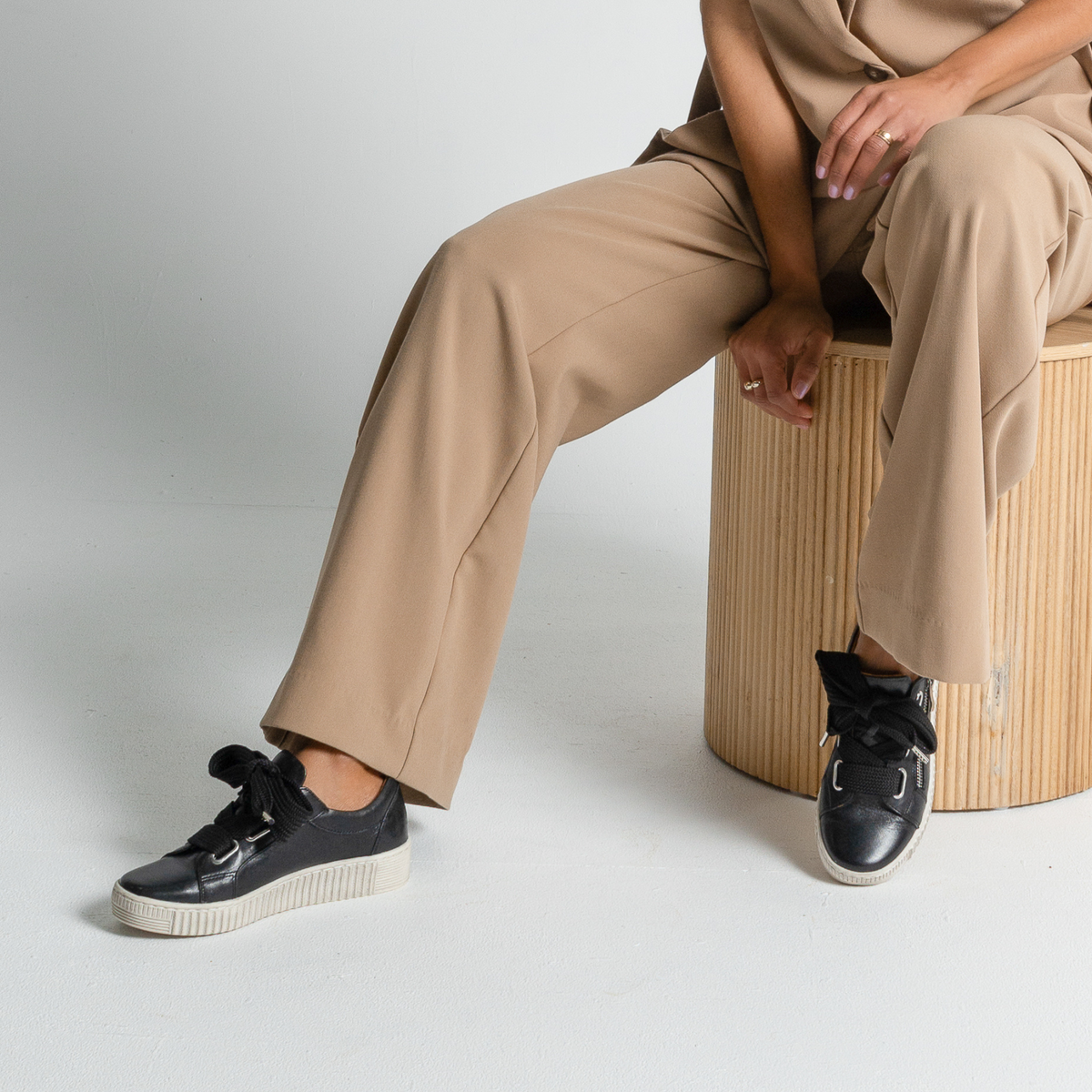 Jovi Black Leather Sneakers - EOS FOOTWEAR | Shouz
