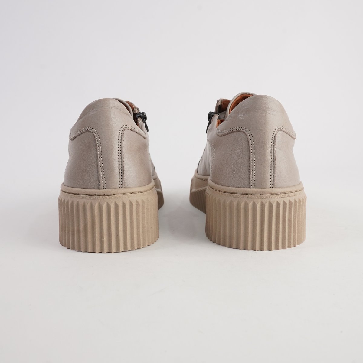 Bonnie Dark Stone Leather Sneakers - SALA | Shouz