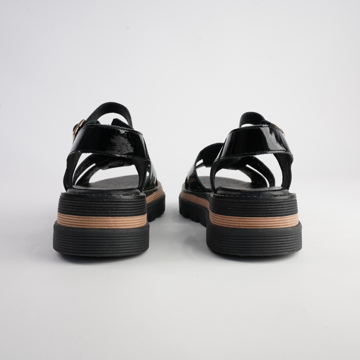 Simm Black Patent Leather Sandals - DJANGO AND JULIETTE | Shouz