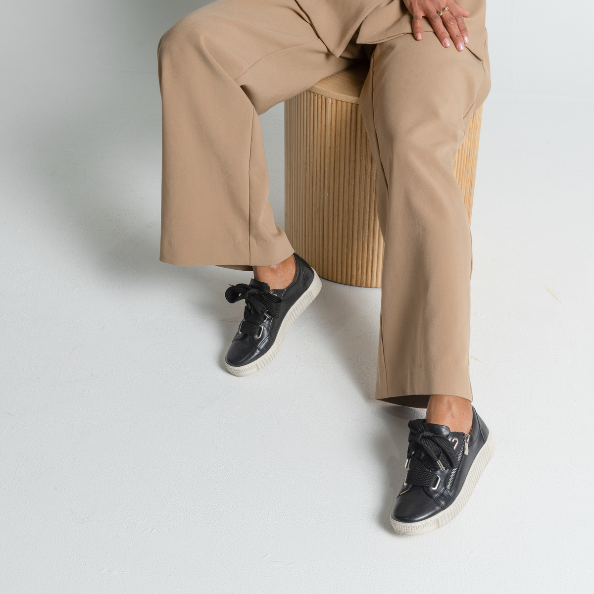 Jovi Black Leather Sneakers - EOS FOOTWEAR | Shouz