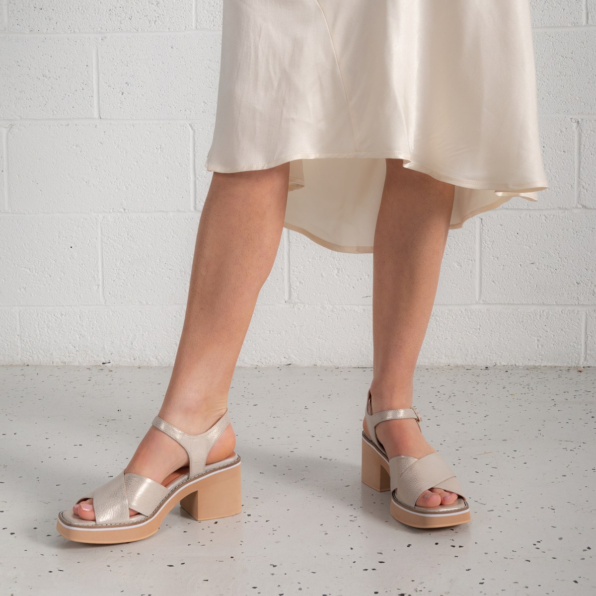 Jemi Beige And Gold Wash Leather Heels - DJANGO AND JULIETTE | Shouz