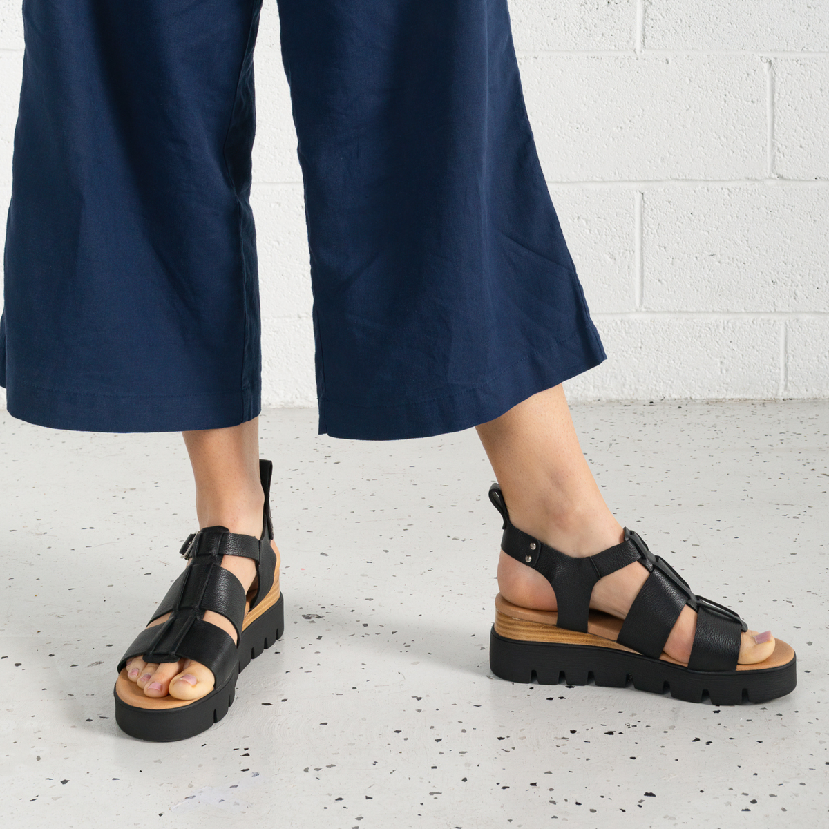 Relie Black Leather Sandals