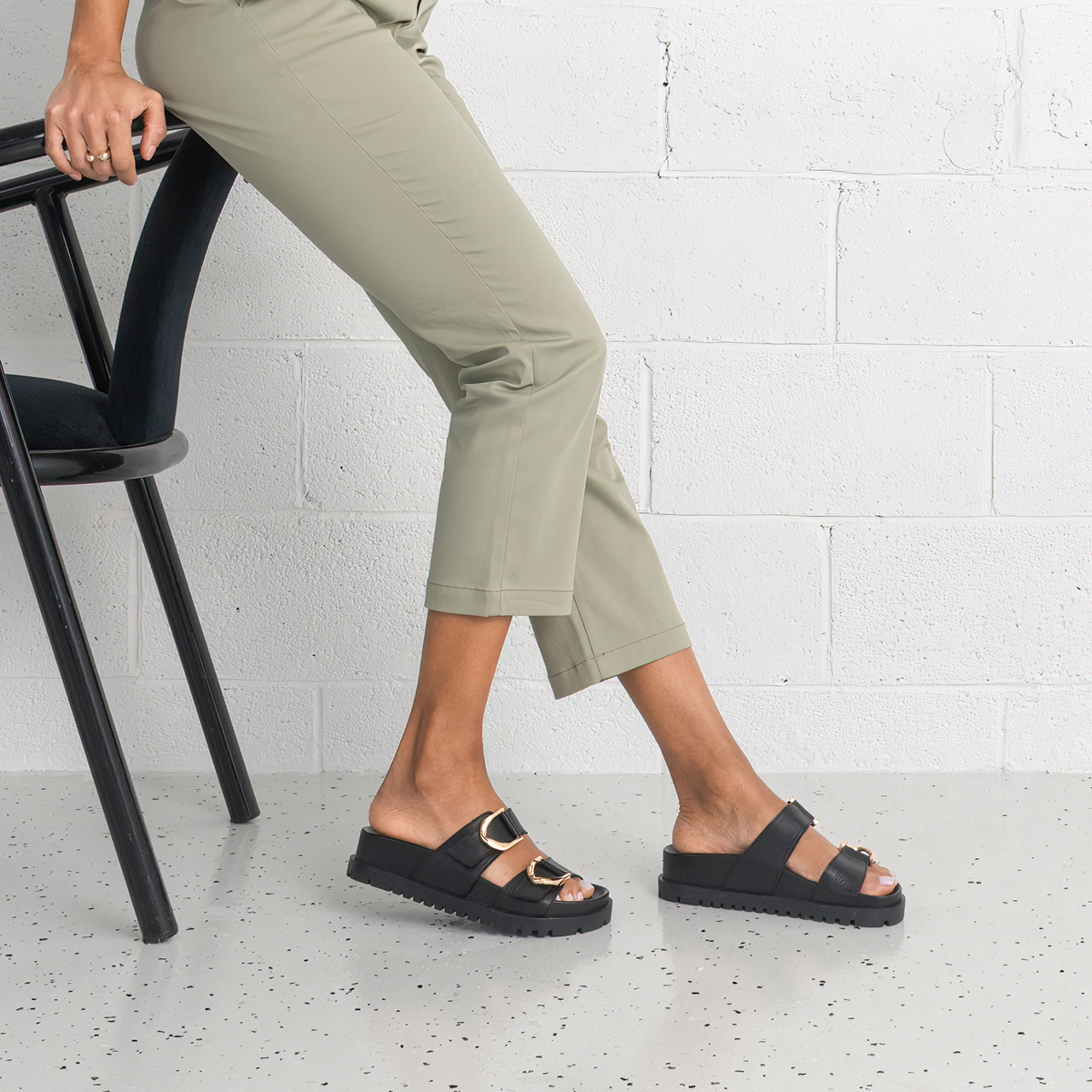 Ullana Black Leather Slides - DJANGO AND JULIETTE | Shouz