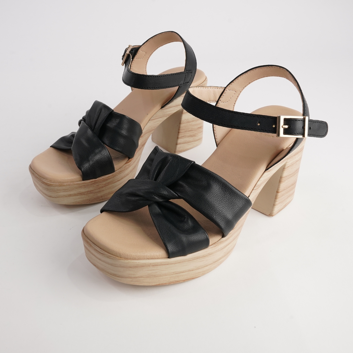 Odessa Negro Leather Heels - NU BY NEO | Shouz