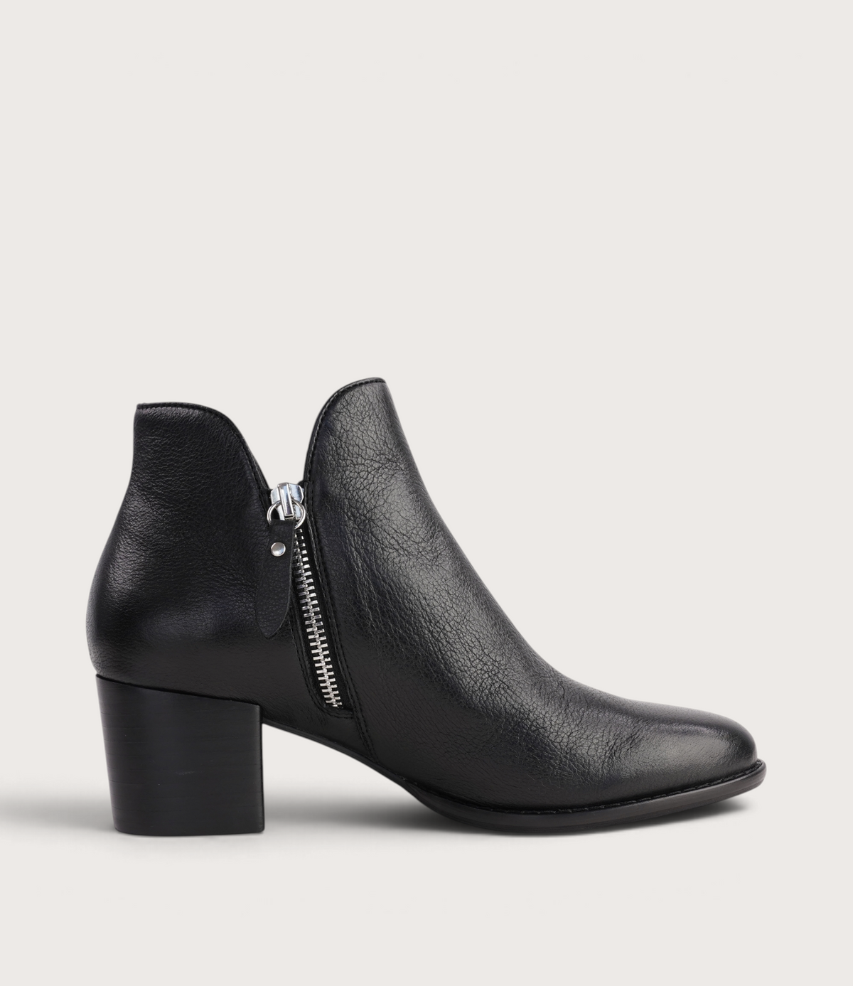 Mitysue Black.Leather/ Black Ankle Boots - DJANGO AND JULIETTE | Shouz