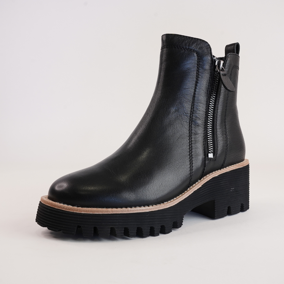 Waizey Black Leather Ankle Boots - DJANGO AND JULIETTE | Shouz