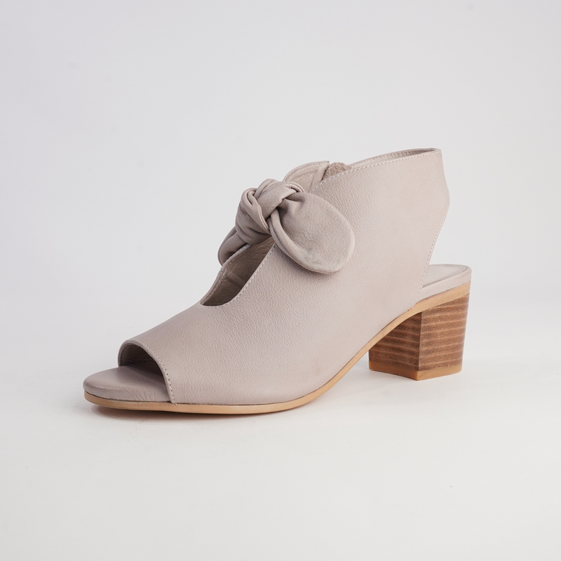 Banana Café Leather Heels