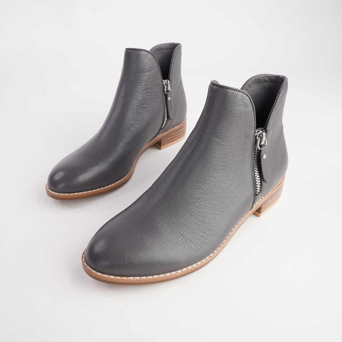 Noves New Charcoal Leather Boots - DJANGO AND JULIETTE | Shouz