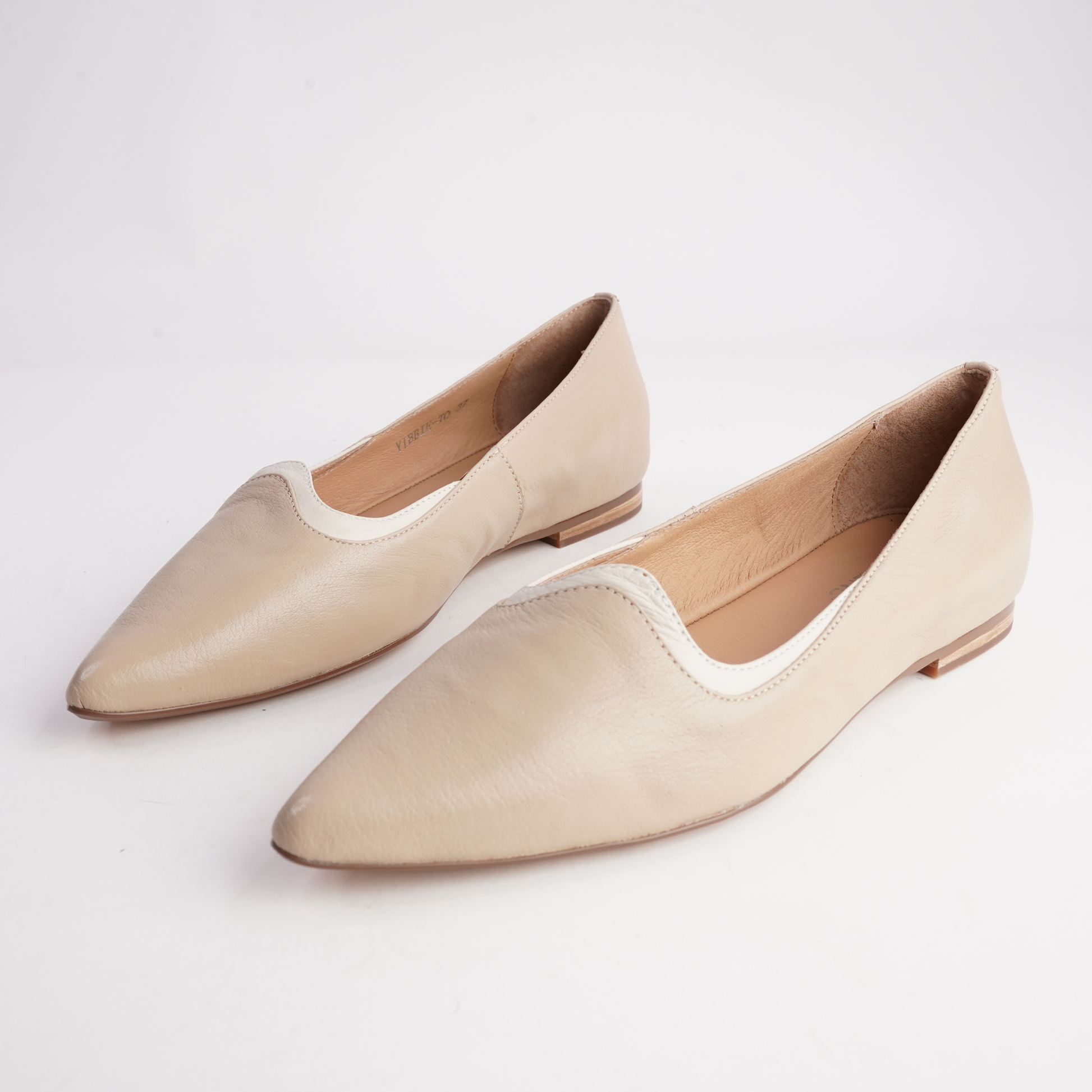 Yibbie Camel Leather/ Milk Flats - TOP END | Shouz