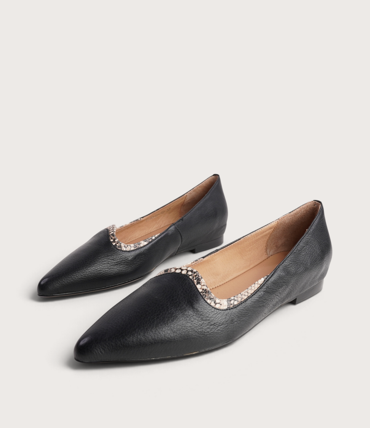 Yibbie Black Leather/ Latte Snake Flats - TOP END | Shouz