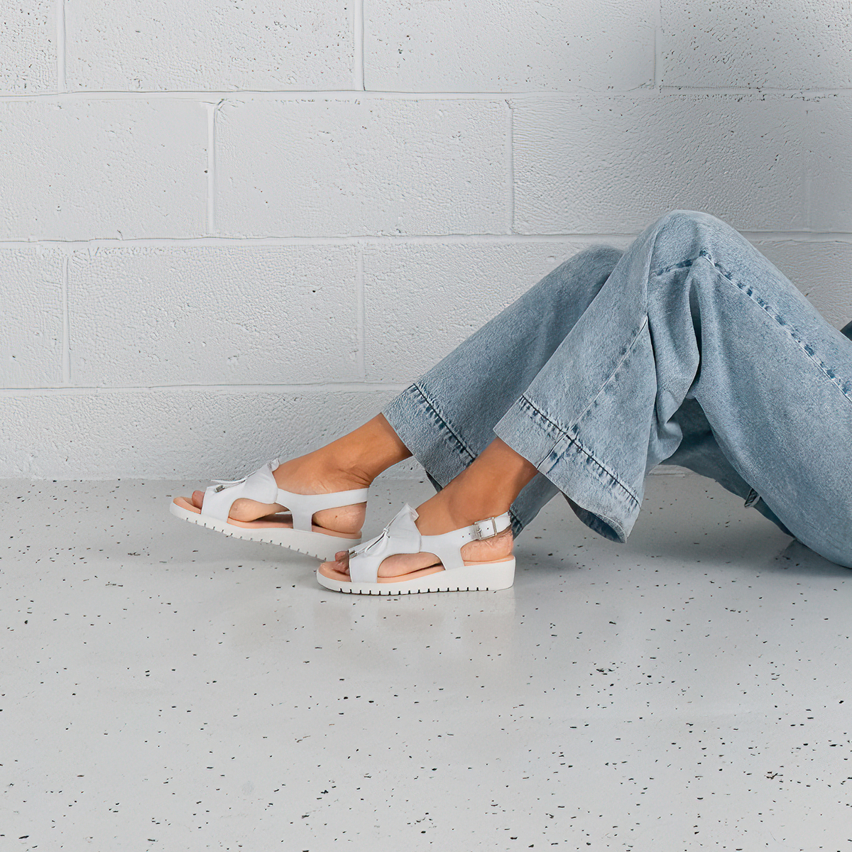 Malika White Leather Sandals - DJANGO AND JULIETTE | Shouz