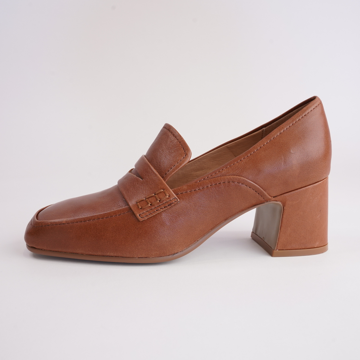 Kendill Dark Rum Leather Heeled Loafers - DJANGO AND JULIETTE | Shouz
