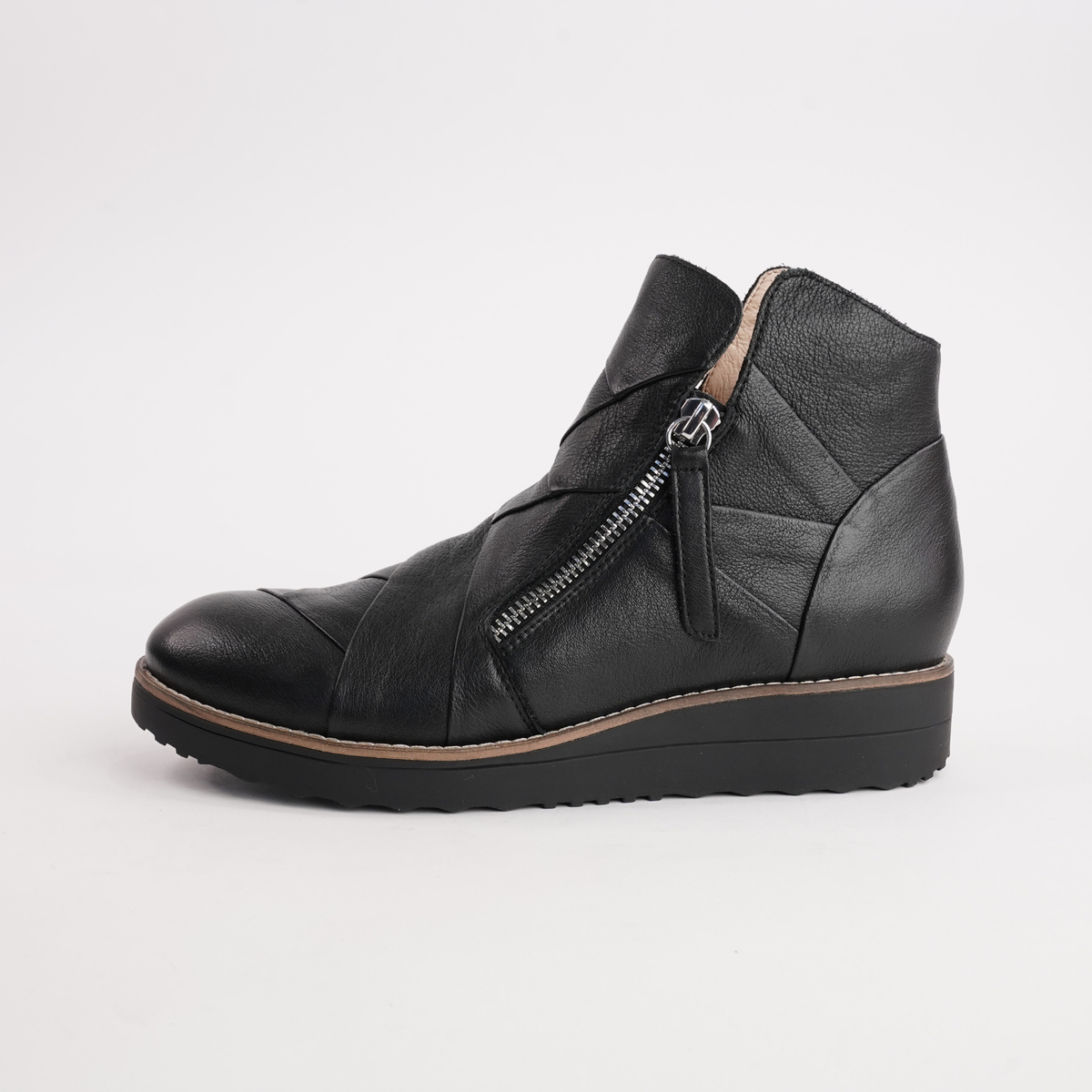Omeah Black/ Black Leather Ankle Boots