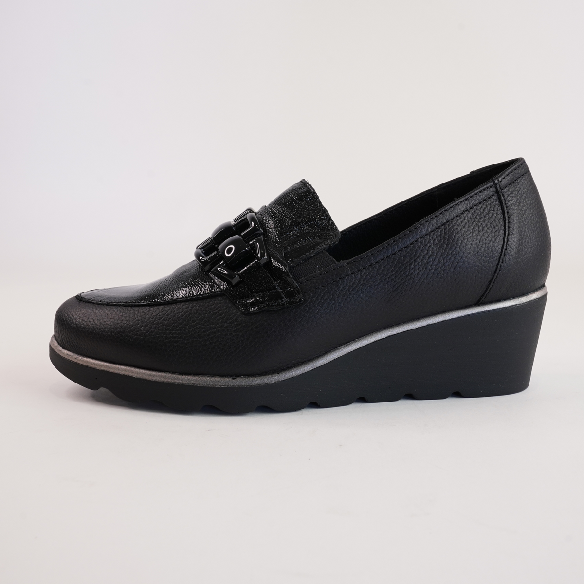 4668 Black Leather/black Patent Loafers