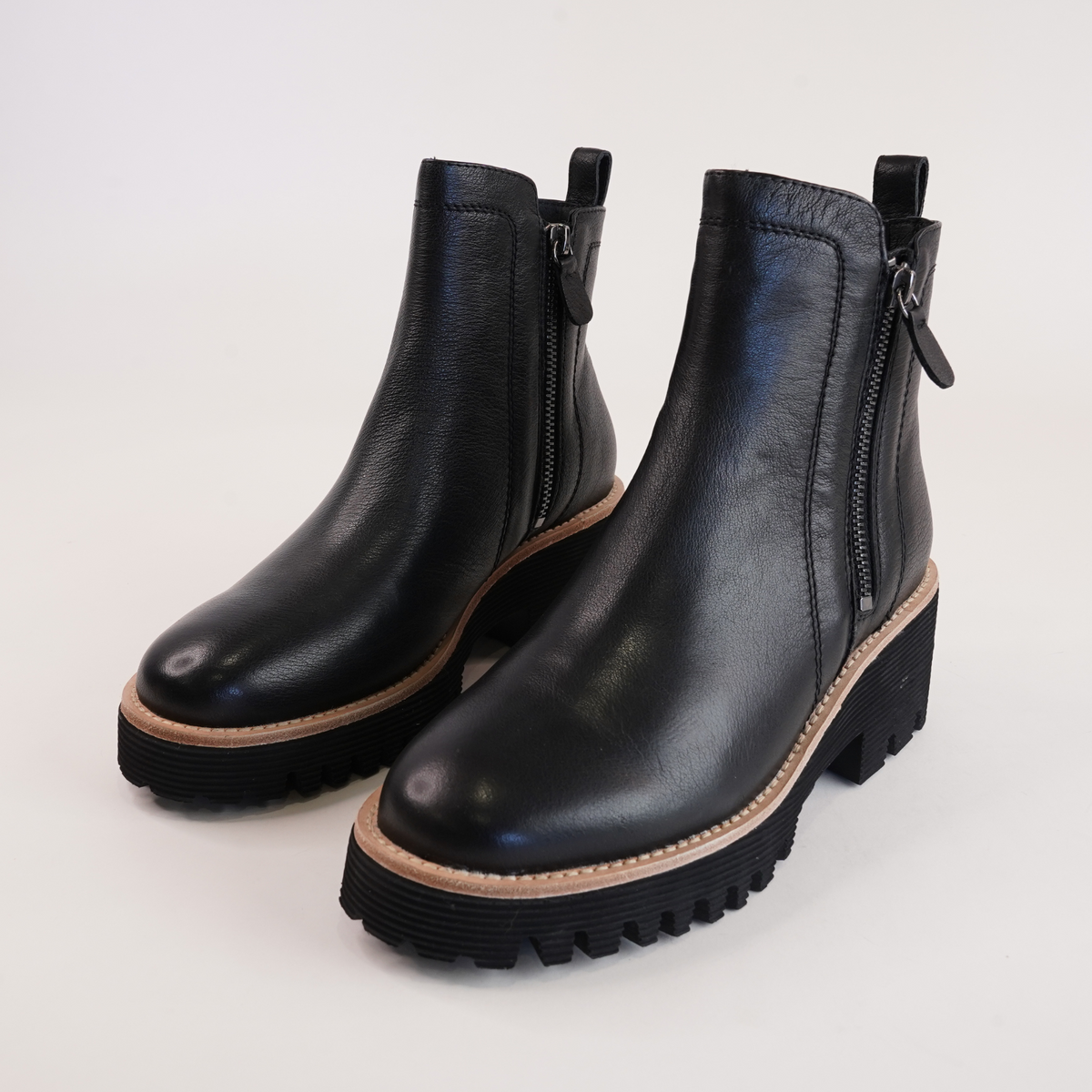 Waizey Black Leather Ankle Boots - DJANGO AND JULIETTE | Shouz