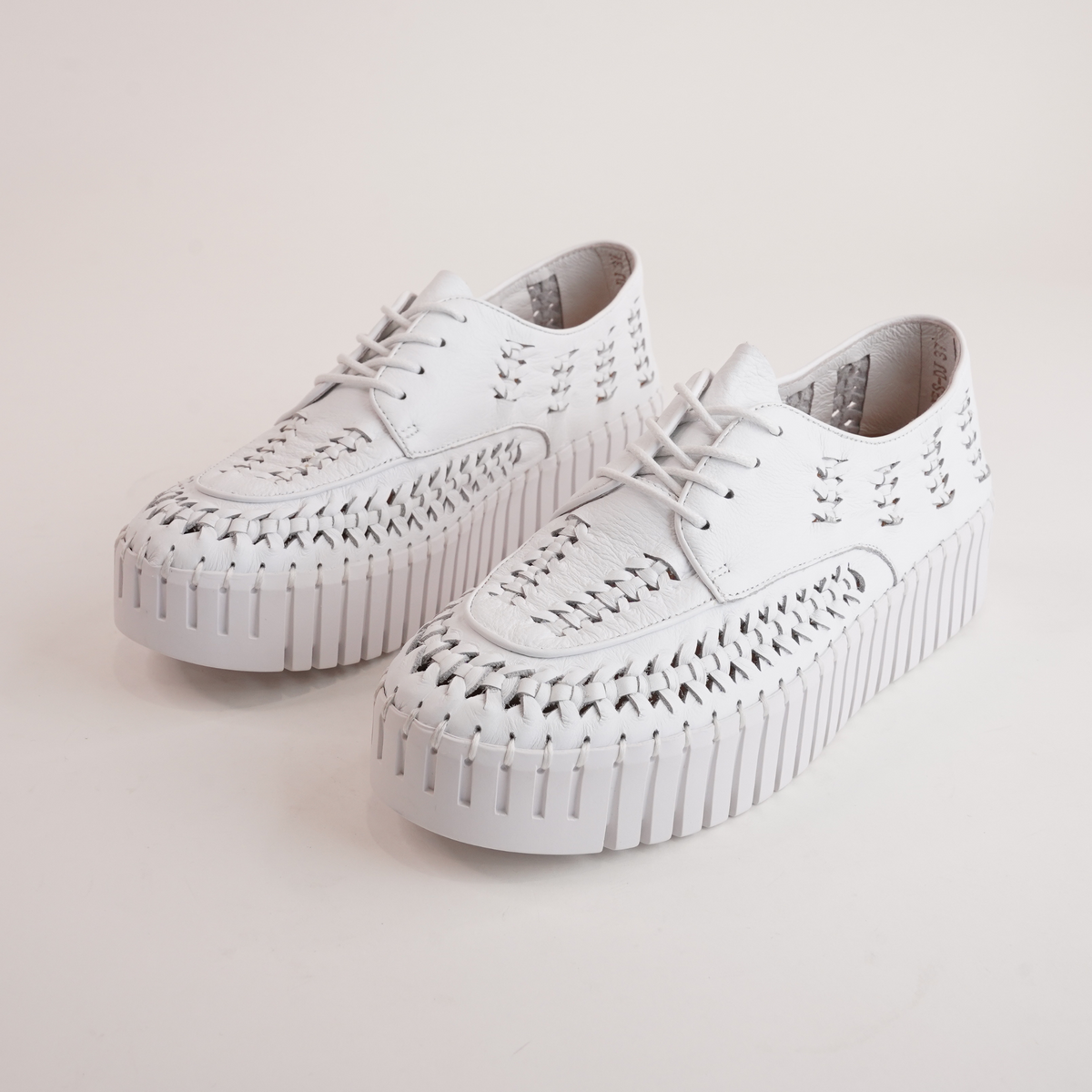 Brodies White Leather Sneakers - DJANGO AND JULIETTE | Shouz