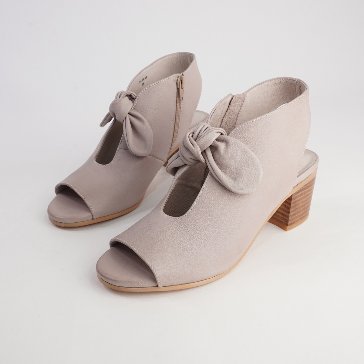 Banana Café Leather Heels
