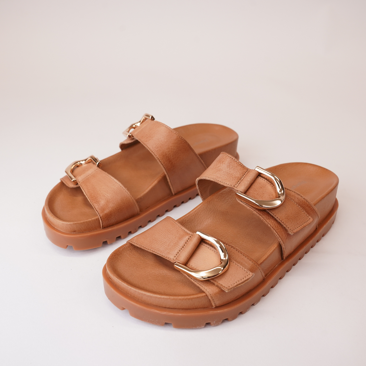 Ullana Tan Leather Slides