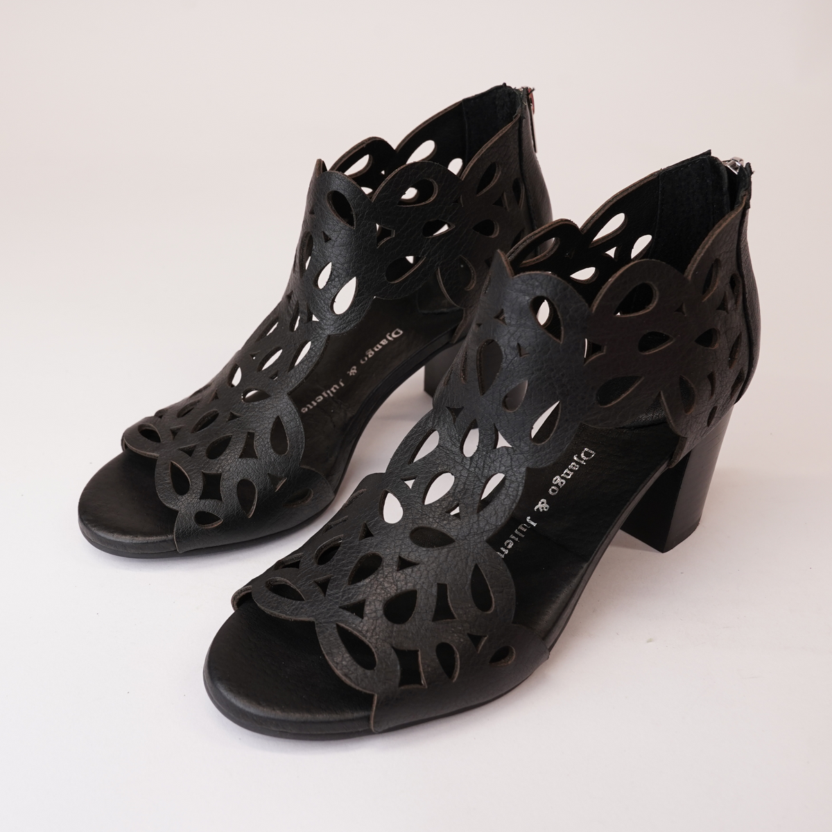 Saroja Black Leather Heels - DJANGO AND JULIETTE | Shouz