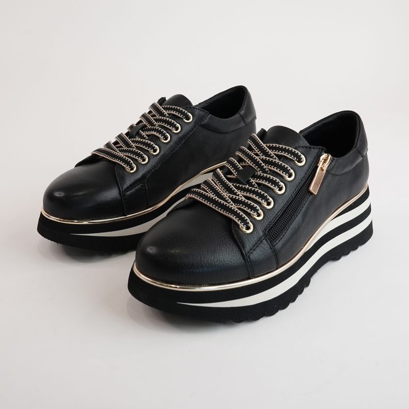 Eammes Black Leather Sneakers