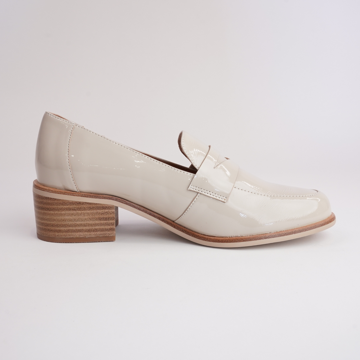 Stiller Nude Patent Leather Heeled Loafers - BRESLEY | Shouz