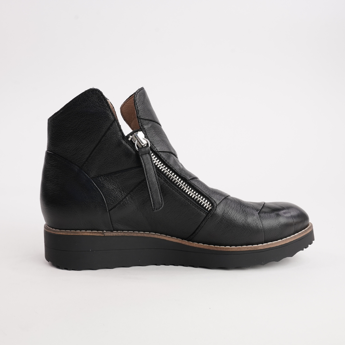 Omeah Black/ Black Leather Ankle Boots