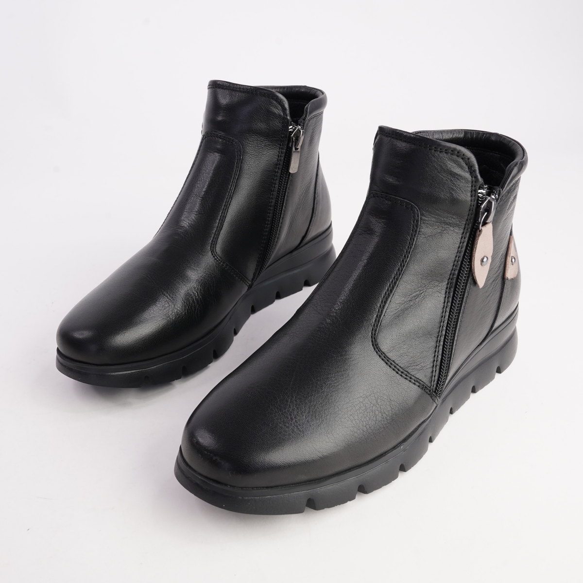 Eddie Black Leather Ankle Boots - SALA | Shouz