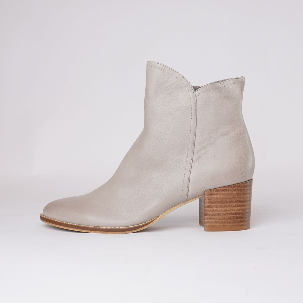Mockas Taupe Leather Ankle Boots - DJANGO AND JULIETTE | Shouz