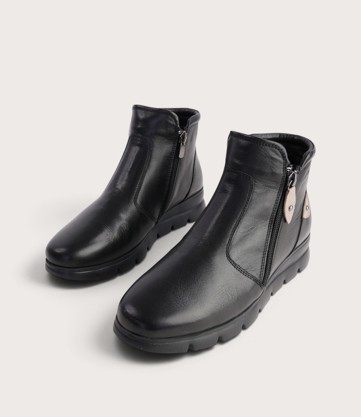 Eddie Black Leather Ankle Boots - SALA | Shouz