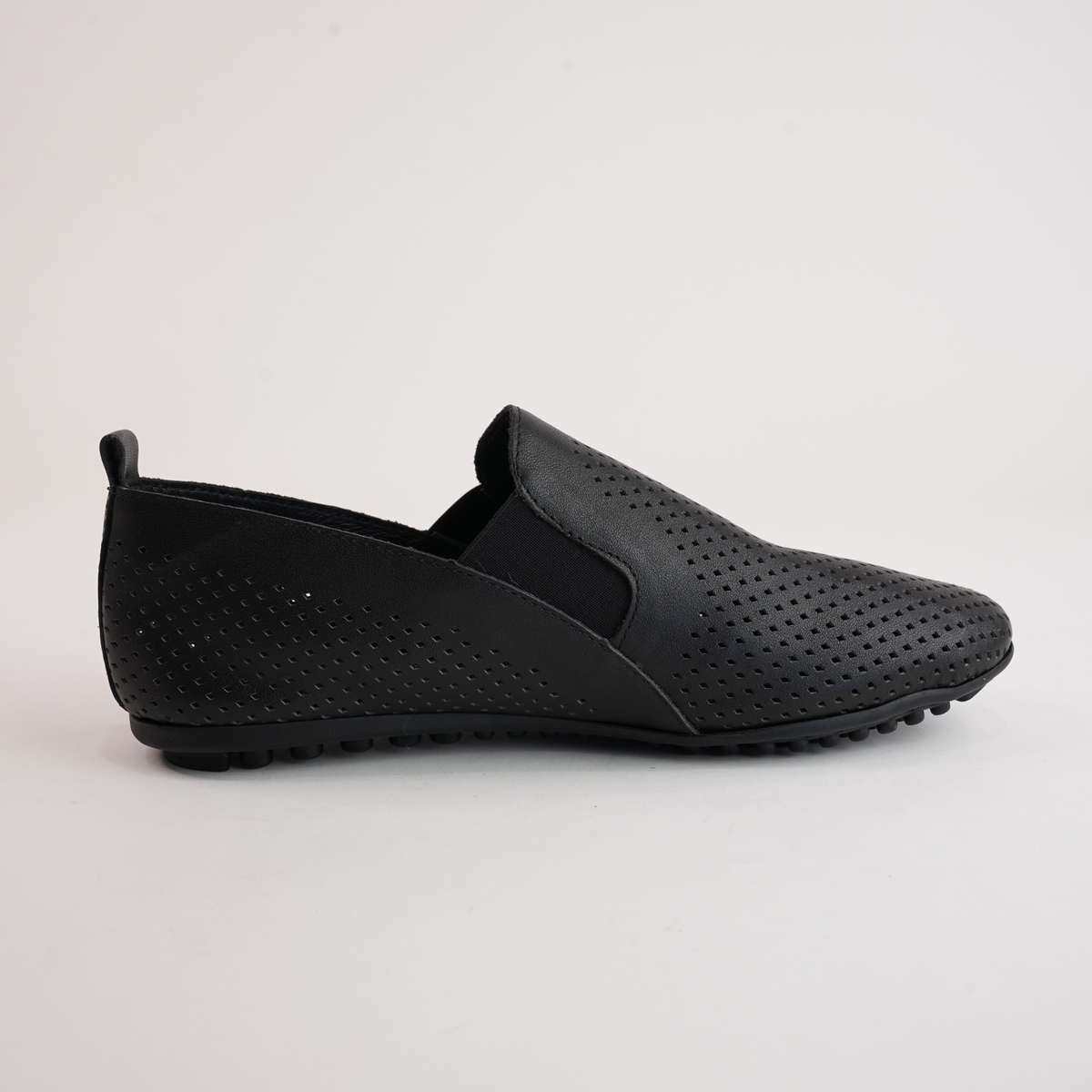 Bescara Black Leather Flats - DJANGO AND JULIETTE | Shouz