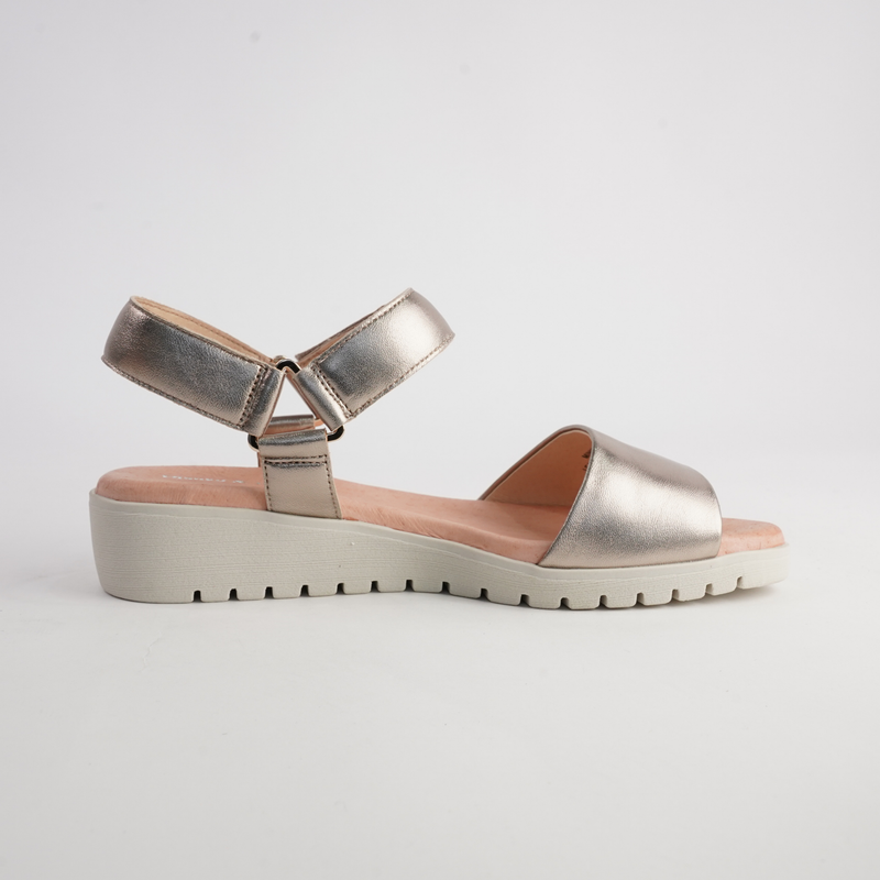Minne Champagne/ Almond Sole Leather Sandals