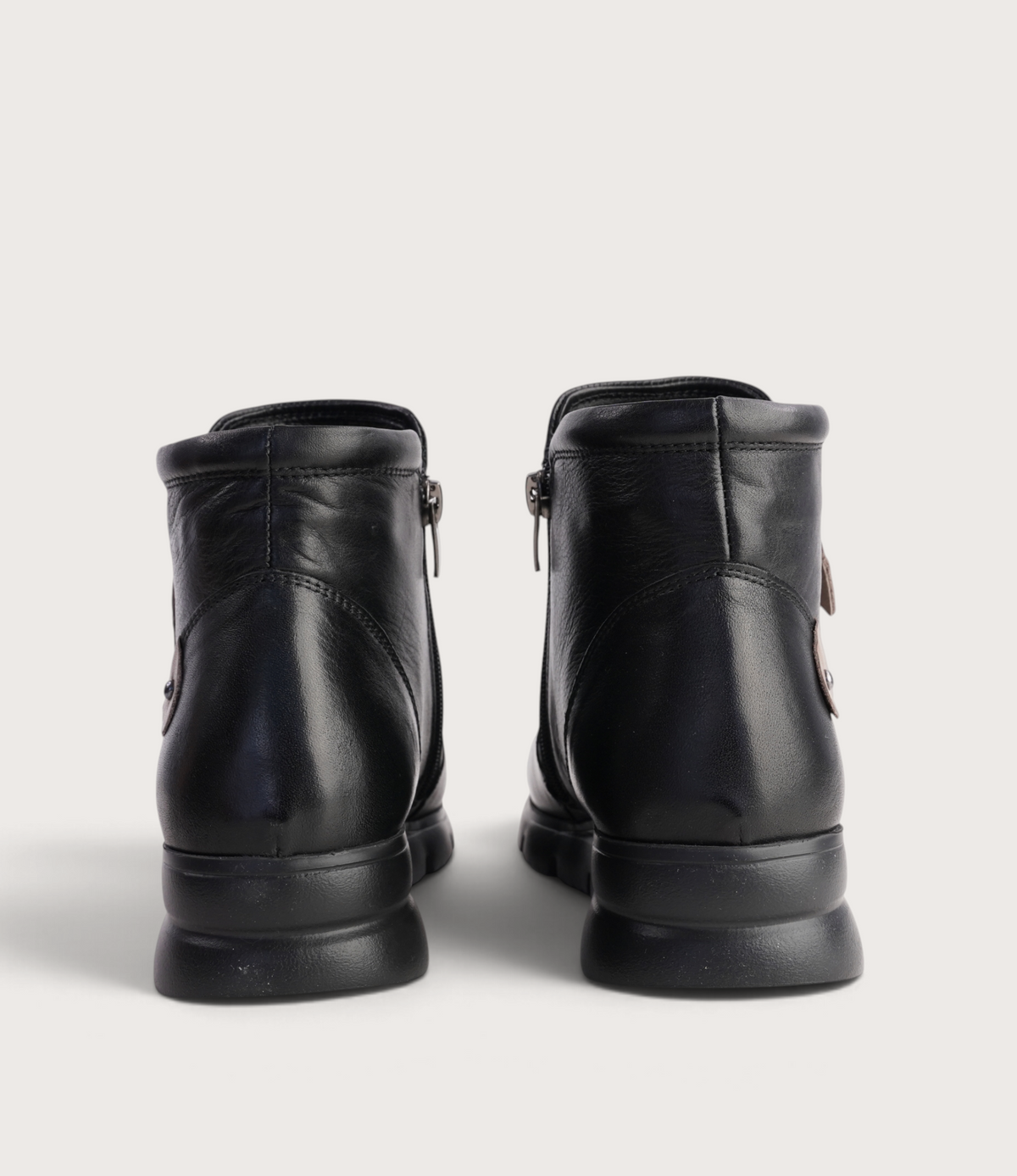 Eddie Black Leather Ankle Boots - SALA | Shouz